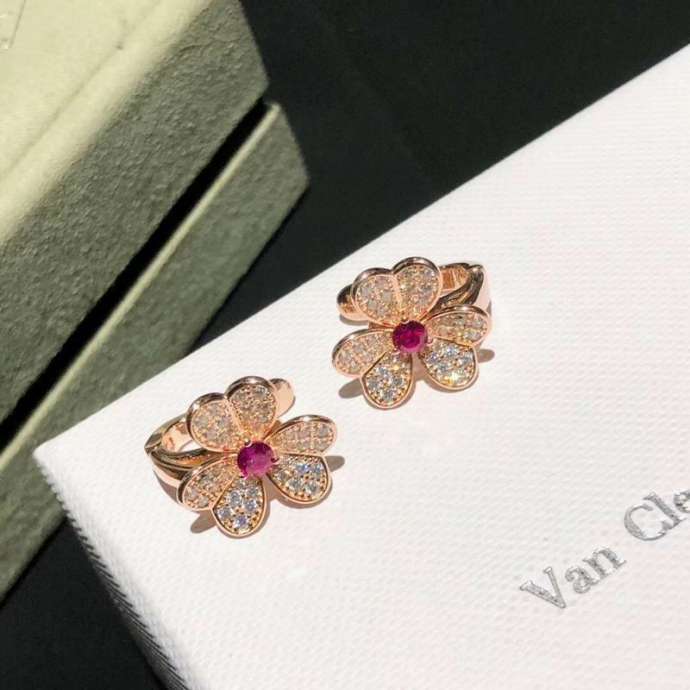 Picture of Van Cleef Arpels Earring _SKUVanCleef&Arpelsearring06cly4916331